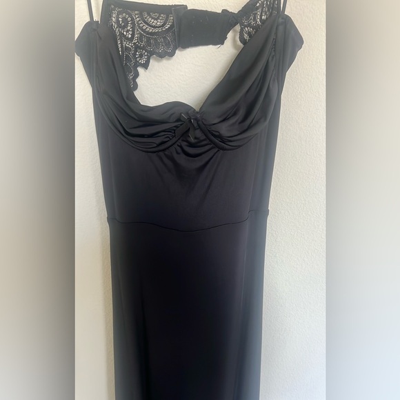 Elegant Black Lace Dress - Picture 4 of 7